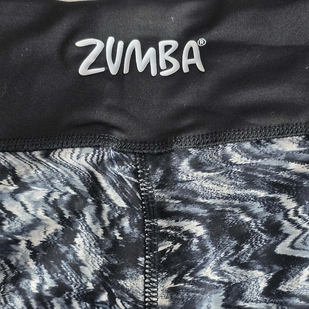 Zumba Women's M Marvelous Grey Zebra Print High Waisted Ankle Leggings